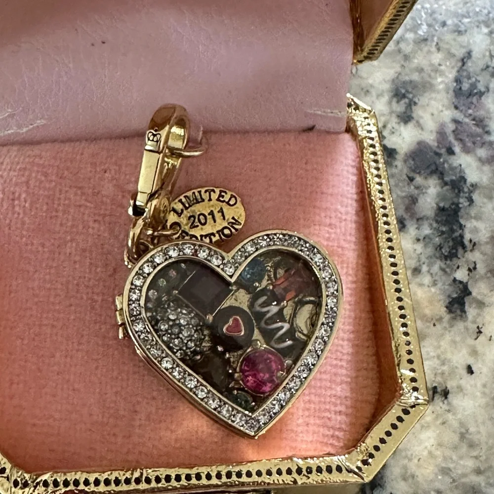 Juicy Couture 2009 Limited Edition Valentine Box of Chocolates Charm YJRU2672 - Picture 5 of 15